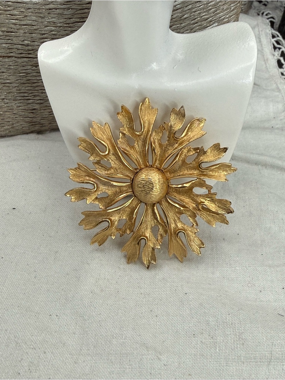 Unmarked Vintage Brushed Gold Floral Burst Staghorn Petals Statement Brooch